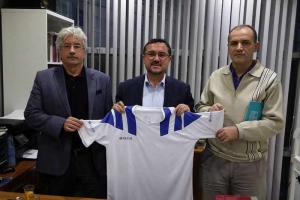 İrfan Gençlik Spor ve İzcilik Kulubü&#039;nün Forma Sponsoru Olan Niltur Firmasının Sahibi Erol Bodur Bey&#039;e Formasını Takdim Ettik